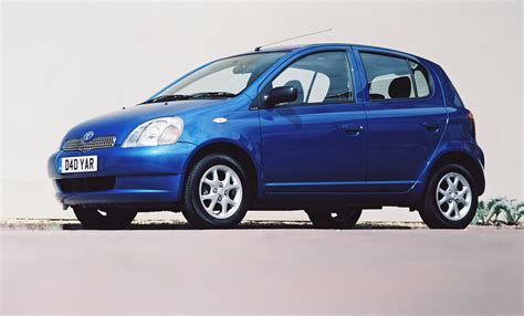 fendi nebbia yaris 1999